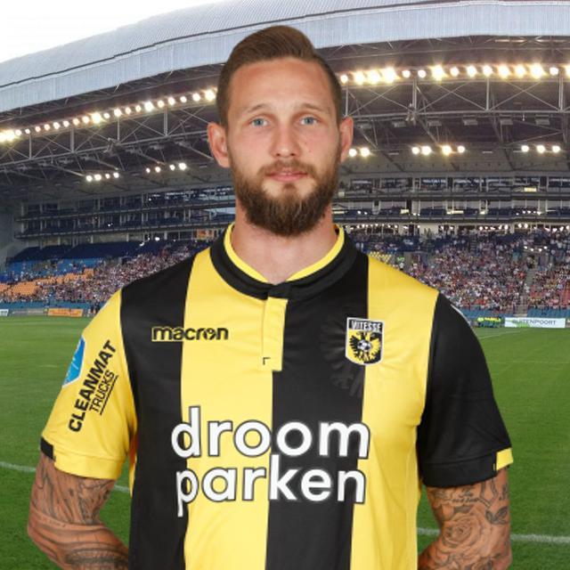 与其队友的 与其队友的